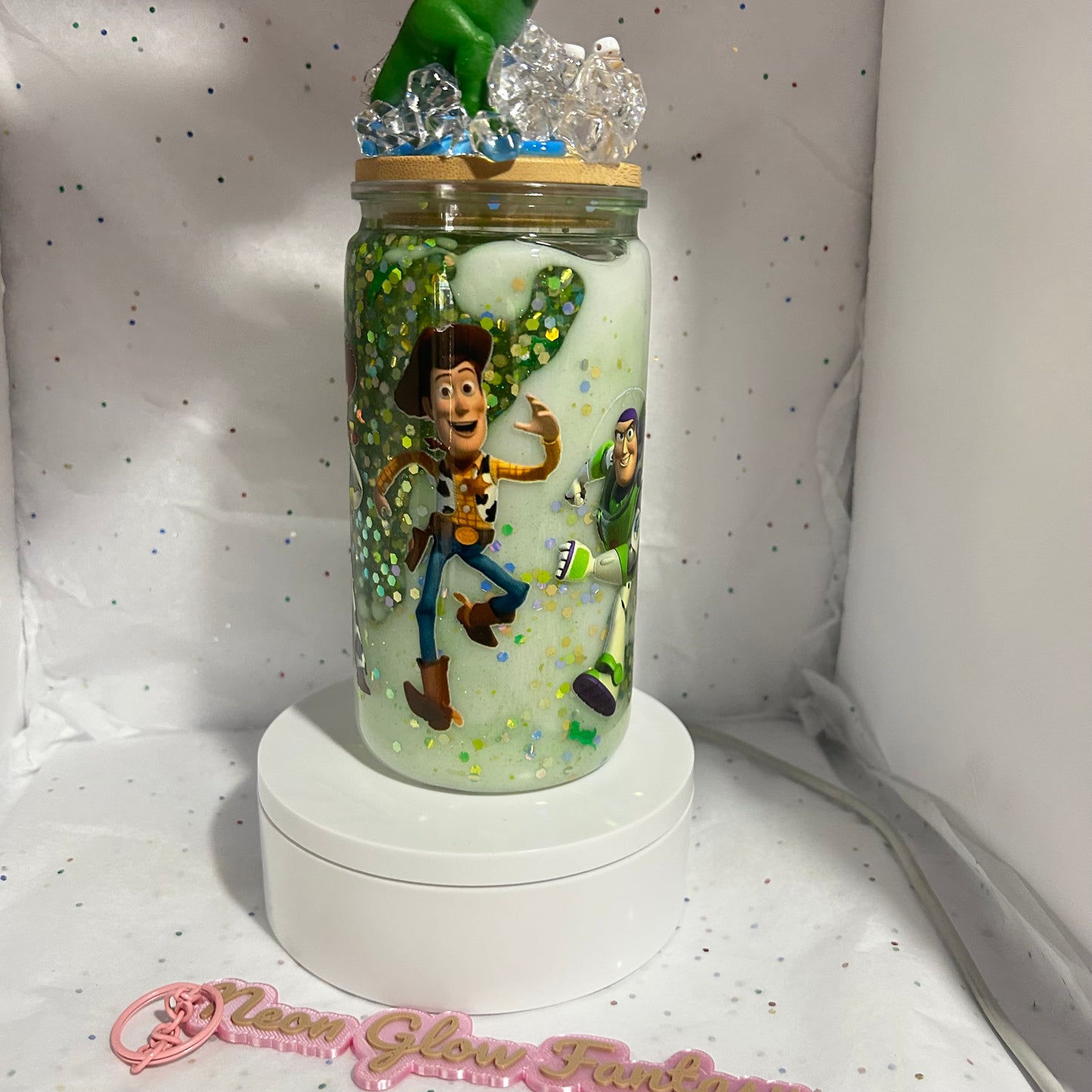 π¦ Dinosaur Adventure Snowglobe Glass β¨